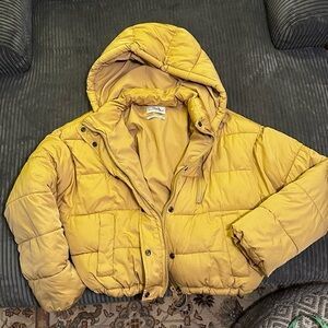URBAN OUTFITTERS Cropped Puffer Coat
